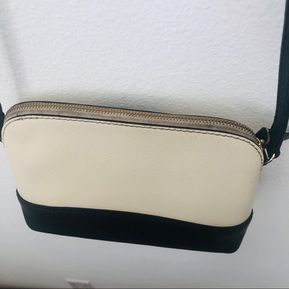 Kate Spade crossbody bag light beige and black - GUC. Silver metal adornments - Picture 4 of 12